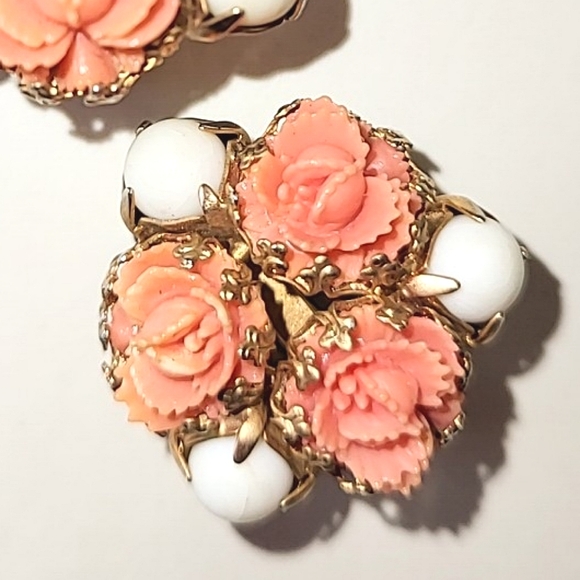CARVED CELLULOID ROSES EARRINGS - VINTAGE FAUX CORAL CLIP-ON - Picture 7 of 8